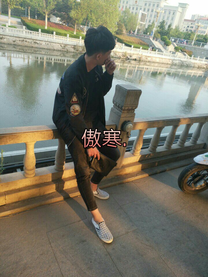 傲寒我们结婚. 晚上锐舞偶遇嘛小姐姐02 - 关于王鑫71的快手