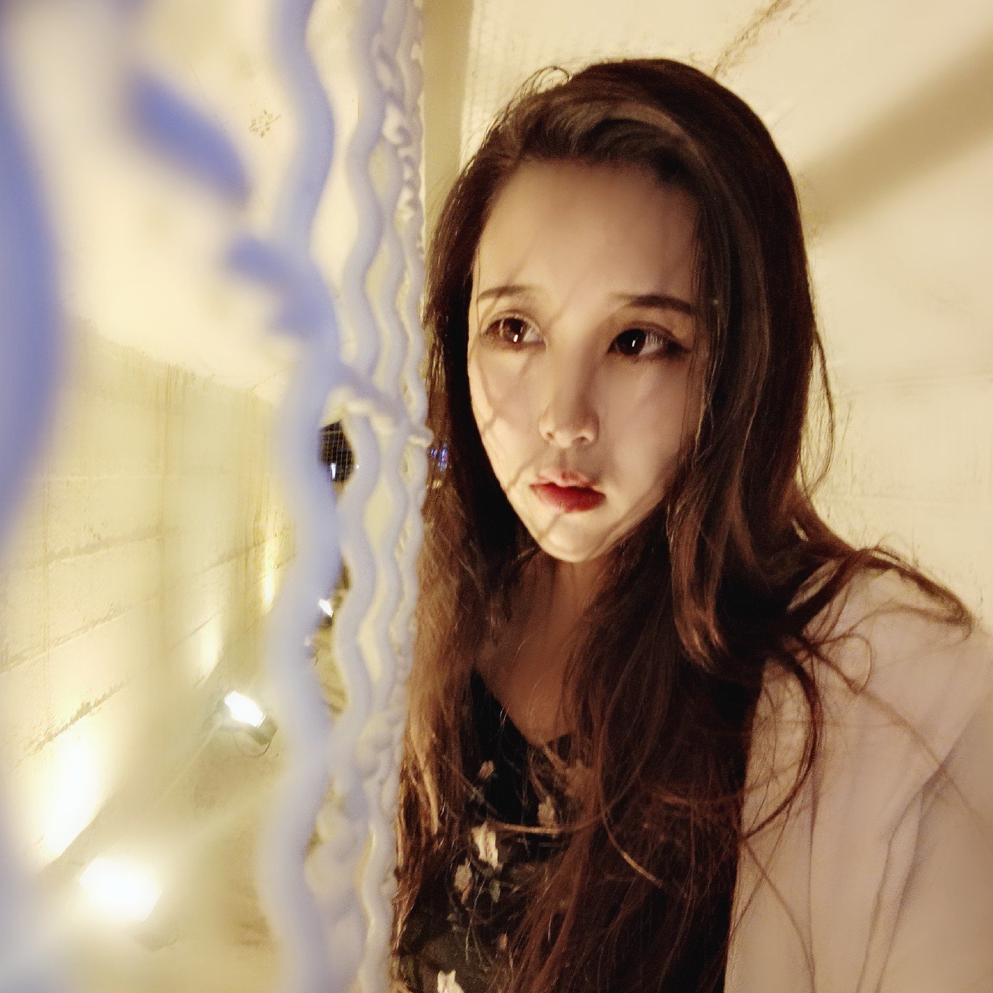 余春娇说:"我喜欢一个男生,他抽烟,我想跟他有共